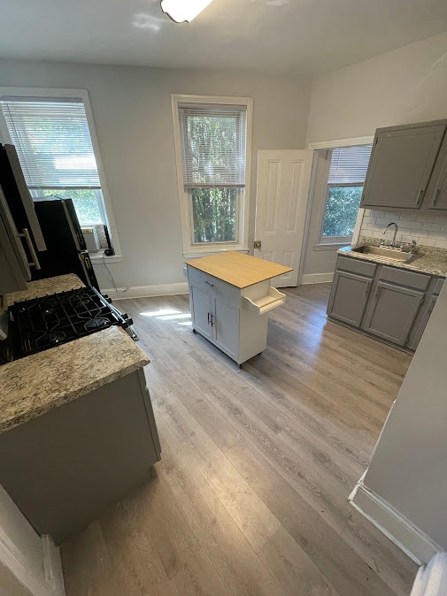 Kitchen w/ Island - 2432 E Norris St Unit 2