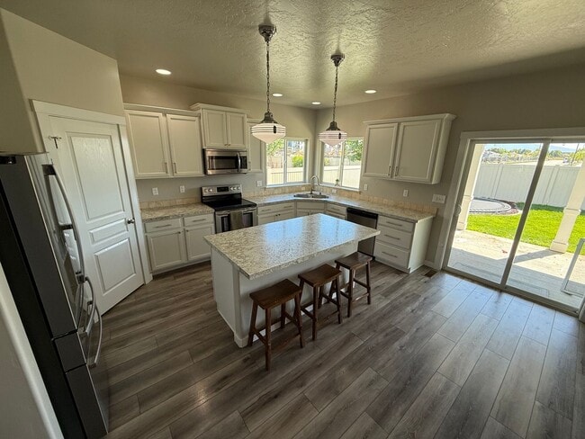 Photo - 4 Bedroom with 3 Car Garage in Meridian