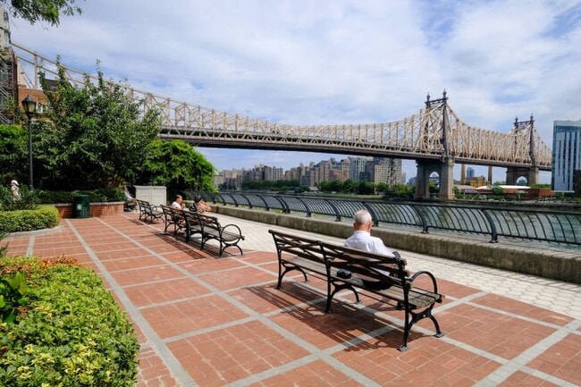Building Photo - 157 E 57th St Unit 16A