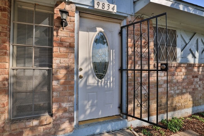 Photo - 9834 Denning Dr