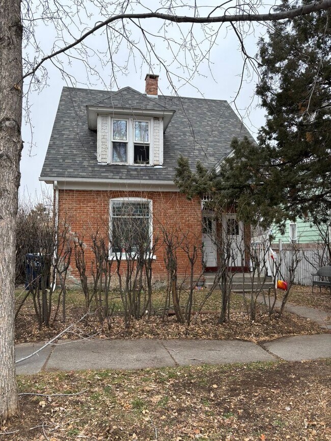 Building Photo - 421 W Lamme St Unit A