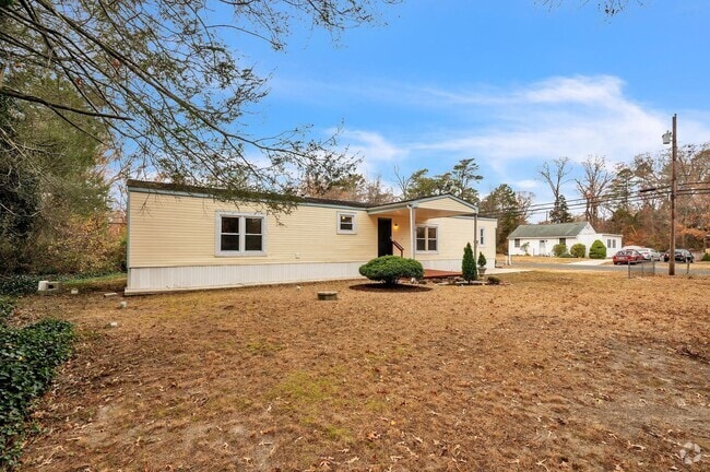 Building Photo - Updated 2 bedroom 2 bath Home in Laurel La...