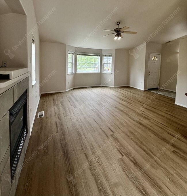 Photo - Single Level 3 BR in NE Bend with huge fenced yard!