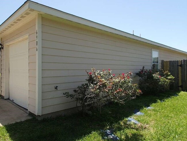 Photo - 6906 Lost Timber Ln