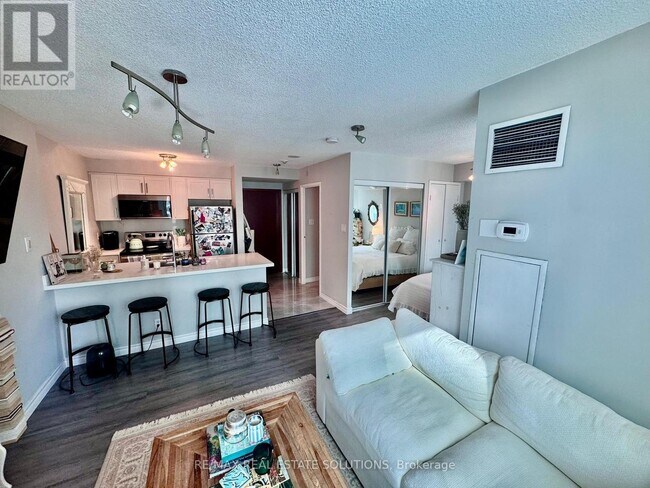 Photo - 10 Queens Quay W Unité 1102