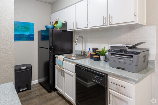 1 BR, 1 BA 627 SF - Starburst