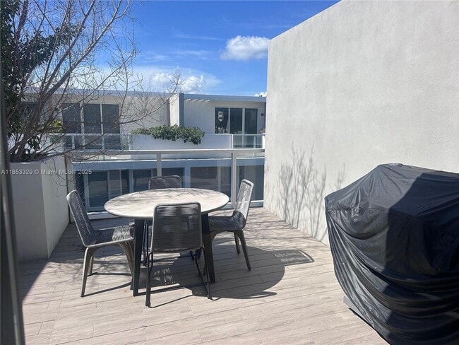 Photo - 1000 99th St