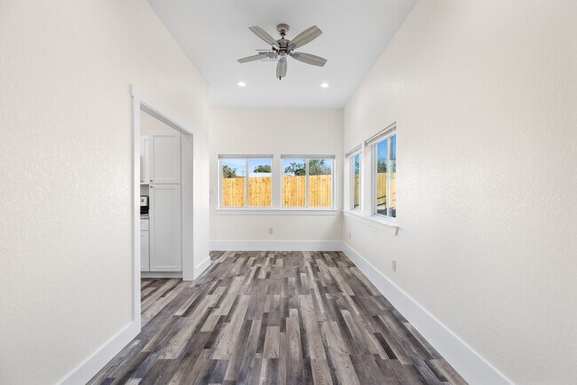 Photo - 705 Fifth St Unidad B