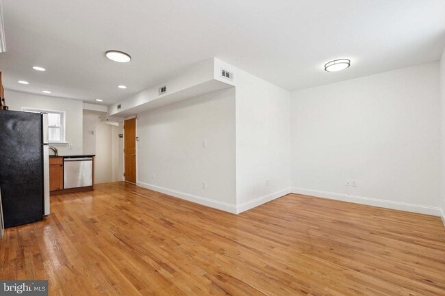 Photo - 1538 Christian St Unit 2