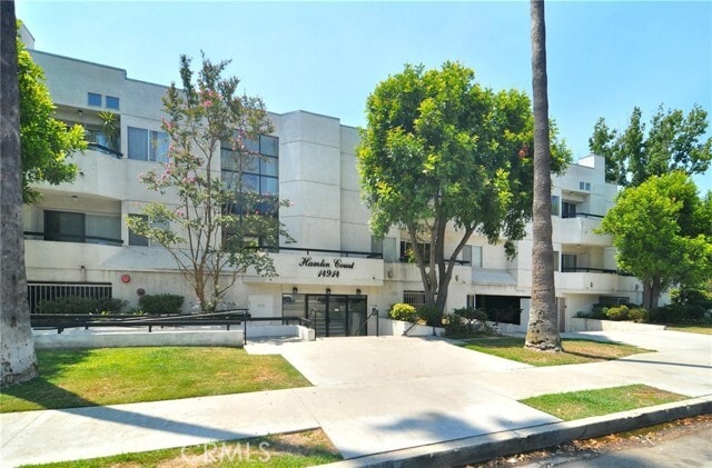 Photo - 14914 Hamlin St Unidad 105 Rental