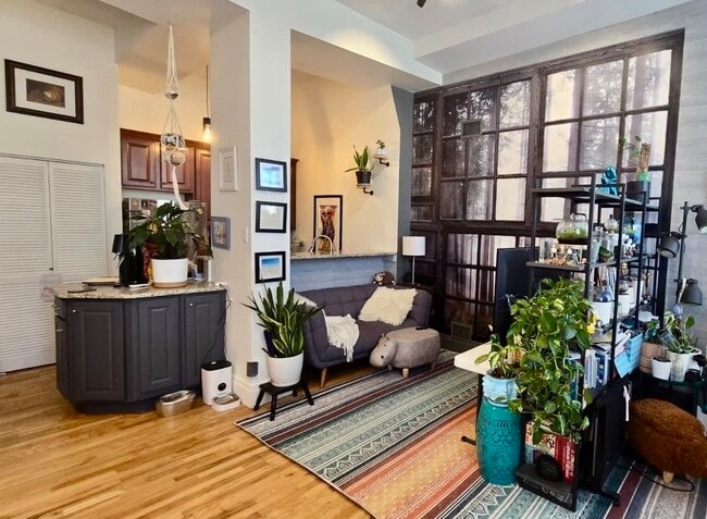 Building Photo - 518 Gregory Ave Unit C401