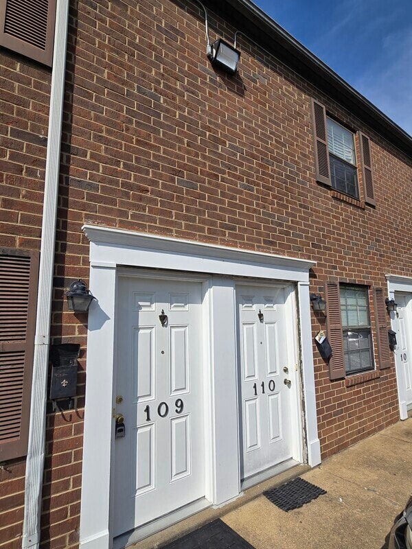 Building Photo - 3201 Chamberlayne Ave Unit 109