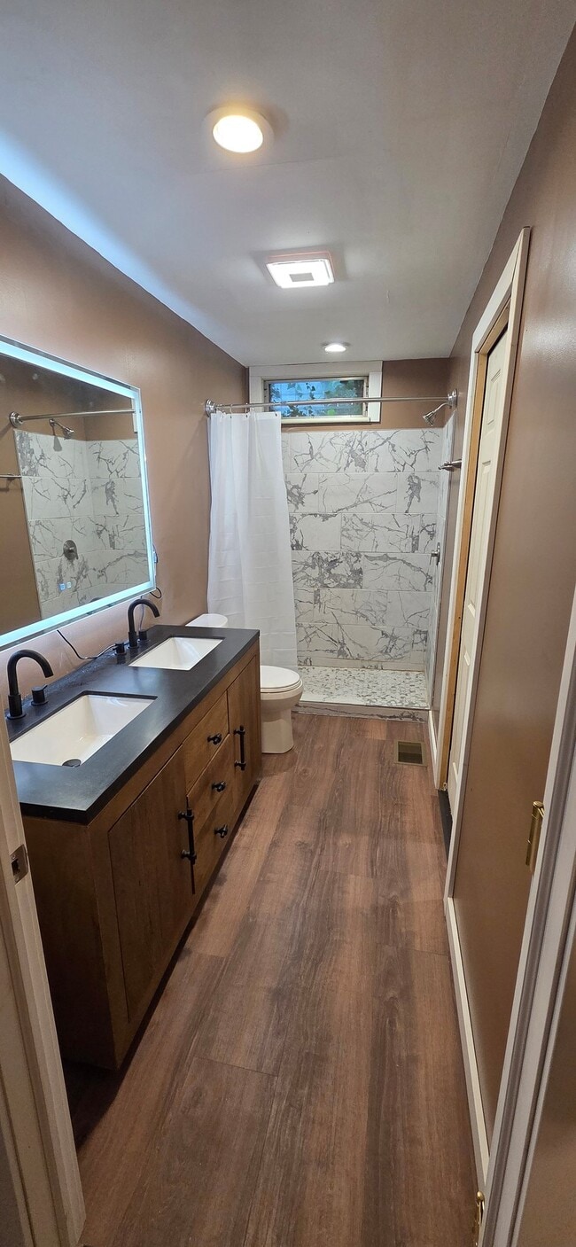 Photo - 153 E Walnut St
