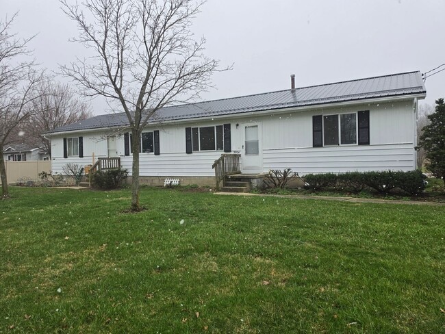 Photo - 3-Bedroom 2 Bath Duplex. Ravenna Ohio.