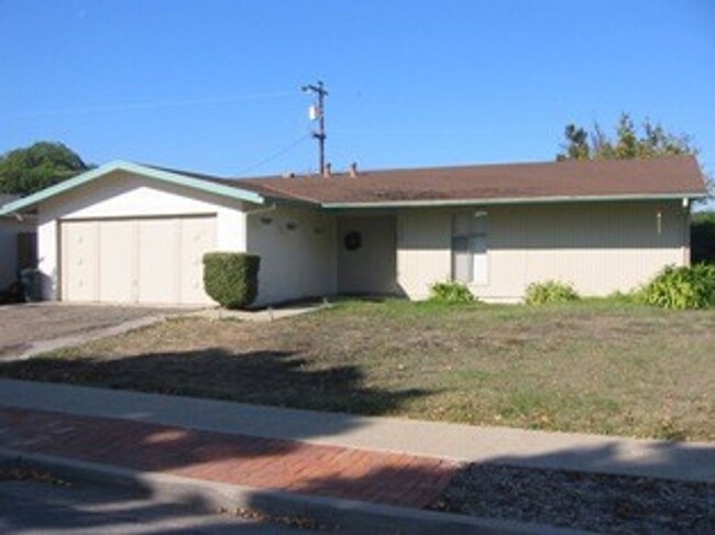 3 Bedroom 2 Bathroom House W/ Garage Avail... - 3 Bedroom 2 Bathroom House W/ Garage Avail...