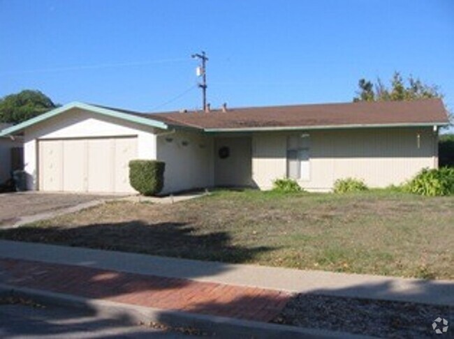 Building Photo - 3 Bedroom 2 Bathroom House W/ Garage Avail...