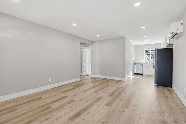 Photo - 54TH STREET 2985-2987 FRONT UNITS Unidad 2987 #A