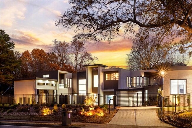 Building Photo - 3600 Lower Roswell Rd