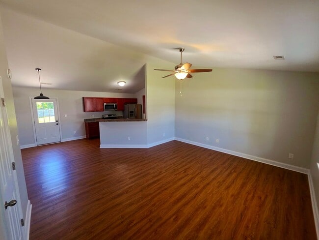 Photo - 3 BR, 2 BA home available in Hubert