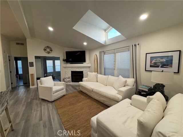 Photo - 21851 Newland St