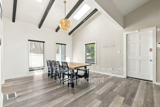 1014 Curran St NW