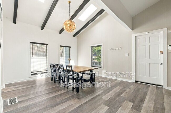 Photo - 1014 Curran St NW