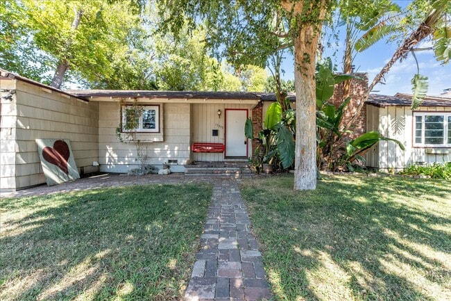 Building Photo - 13253 Magnolia Blvd Rental