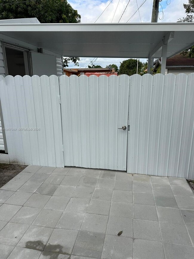 Photo - 235 W 16th St