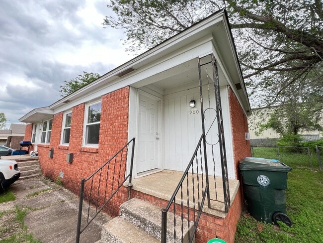 Building Photo - 900 E Rose Dr Rental