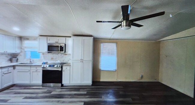 Photo - 125 Conestoga Tr