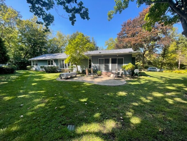 515 E Blodgett Ave