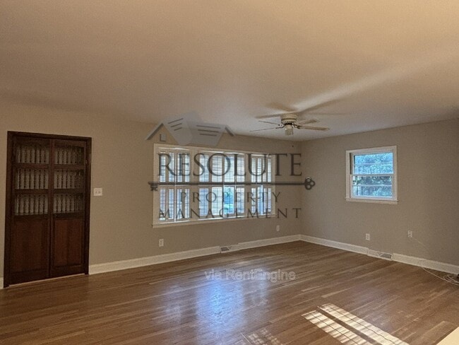 Photo - 4812 Radcliff Rd