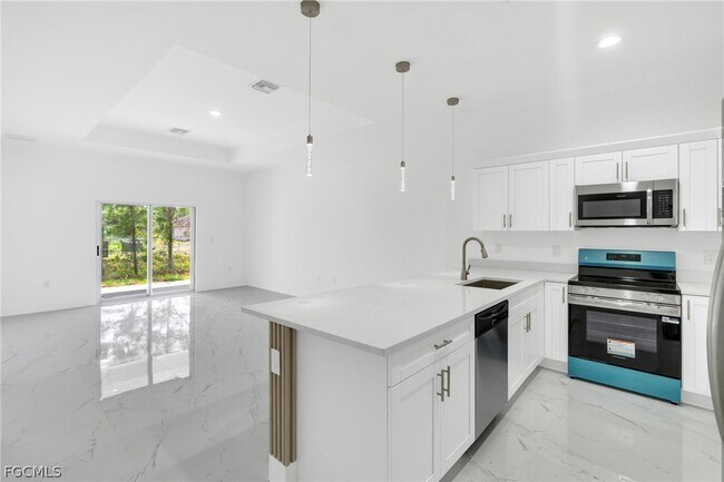 Photo - 724 Lamar St E