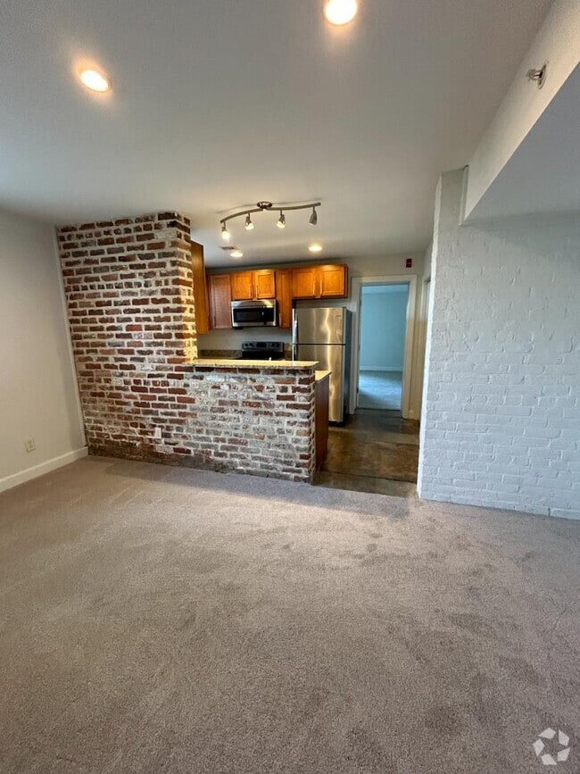 Building Photo - 32 S Adams St Rental