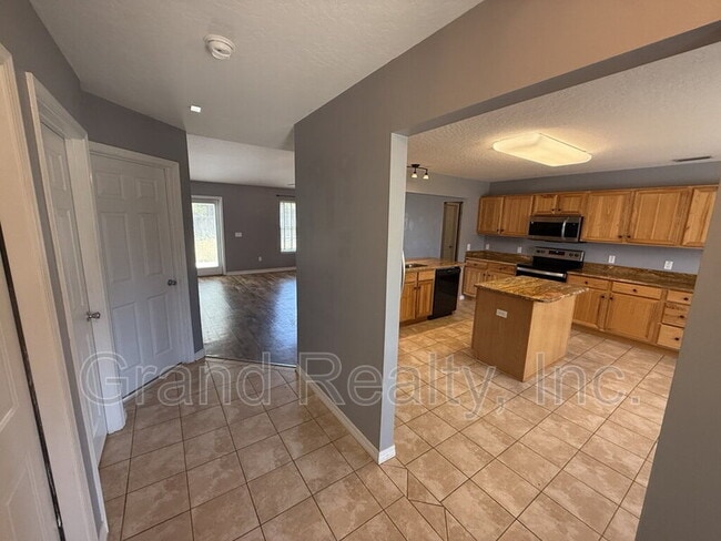 Photo - 2096 Andorra St