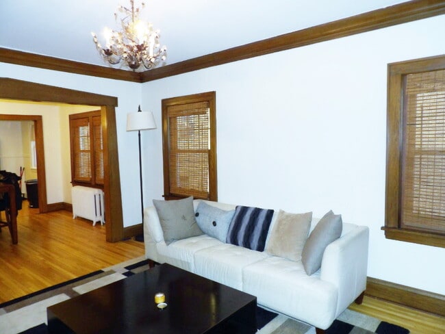 Building Photo - 2 Bedroom Condo in Brownstone Unit 1