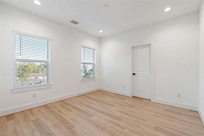 Photo - 4039 Buck St