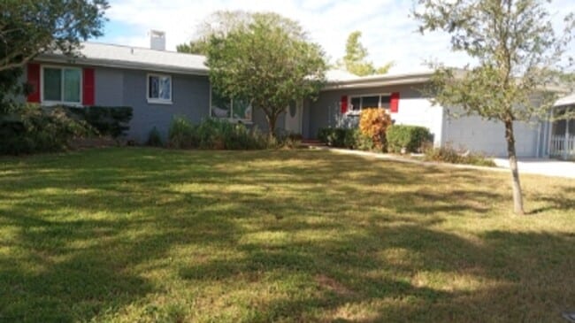 Building Photo - Furnished 3 Bedroom