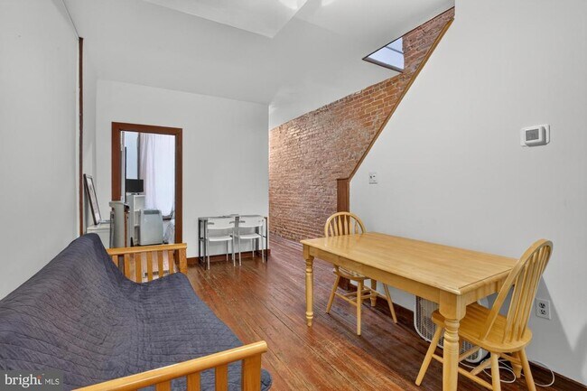 Photo - 4107 Ludlow St