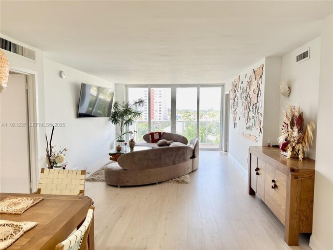 Photo - 3140 S Ocean Dr Unit 512