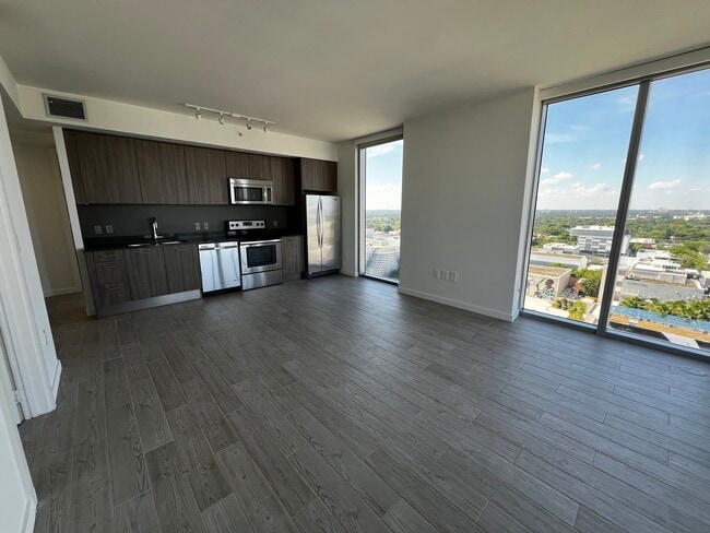 Building Photo - 208 NE 35th Ter Unit C1 Rental