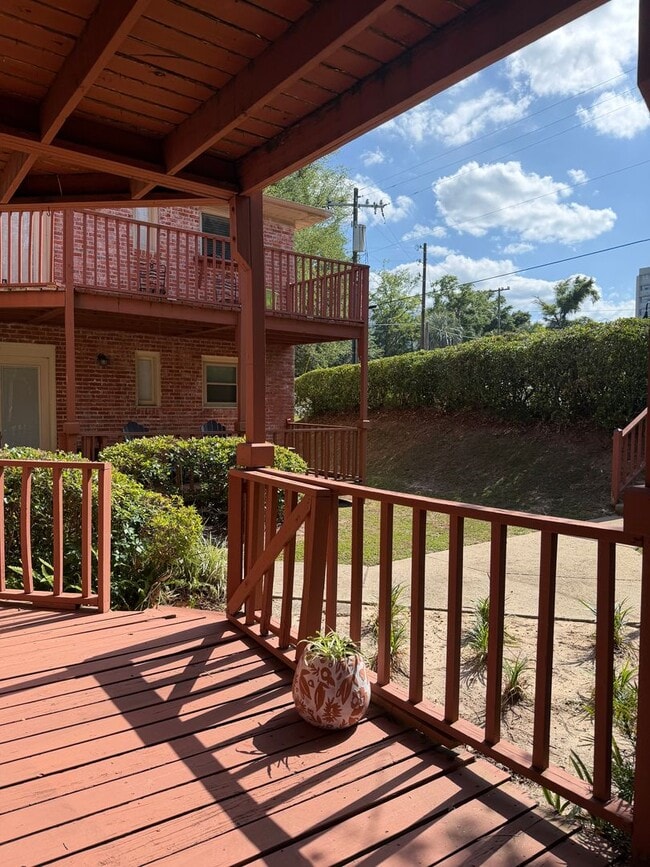 Building Photo - Large Studio Condo Downtown Walking Distance to the Florida State Capitol Unit 520 E. Pensacola St.