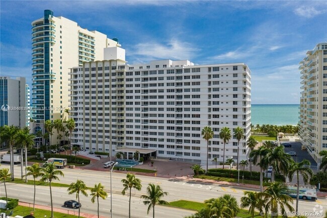 Building Photo - 5005 Collins Ave Unit 715 Rental