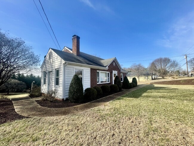 Photo - 2421 Old Forest Rd