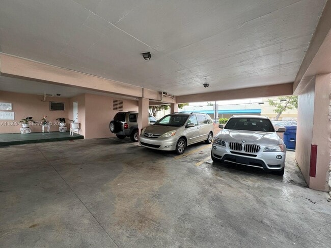 7125 Dickens Ave Unit 4