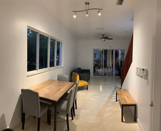 Living Room - 6461 Indian Creek Dr