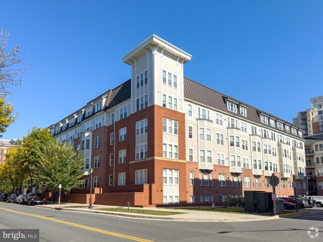 Building Photo - 2655 Prosperity Ave Unit 110 Rental