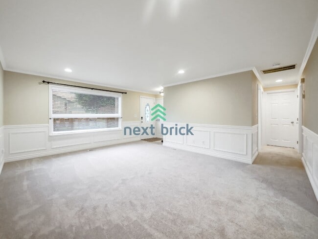 Photo - Beautiful 3 Bedroom and 2 Bathroom Home for Rent!