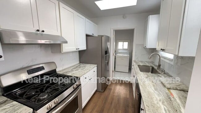 Building Photo - 1715 Larkins Wy