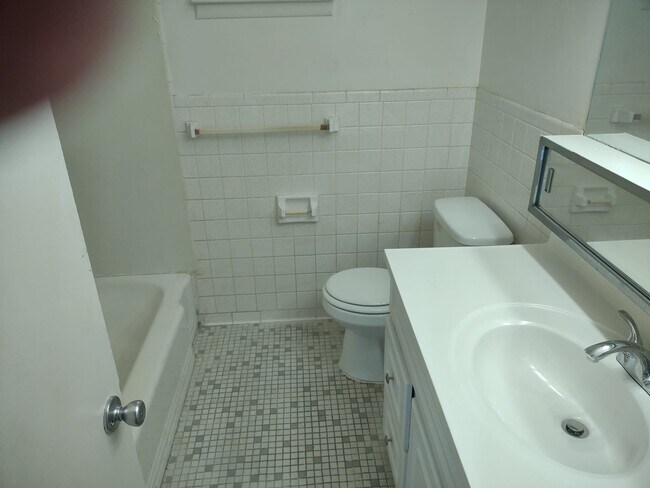 223 East Ave Unit B5